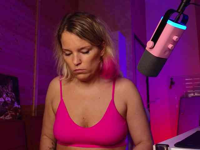 Findom_Lady_Shine webcam