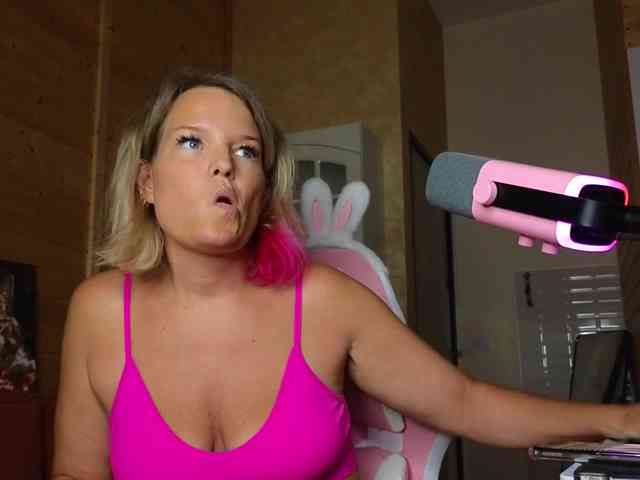 Findom_Lady_Shine webcam