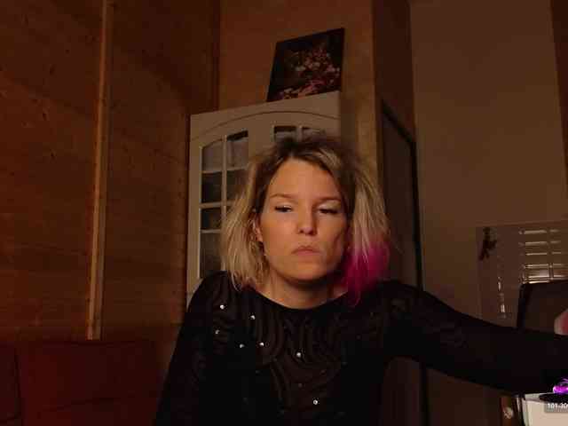 Findom_Lady_Shine webcam