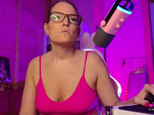 Findom_Lady_Shine webcam