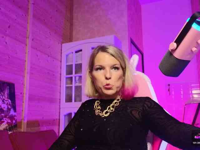 Este modelo está en vivo ahora. sweeteve050