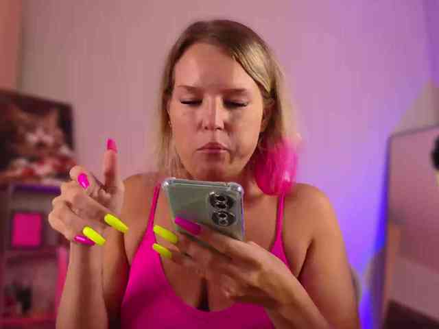 Findom_Lady_Shine webcam