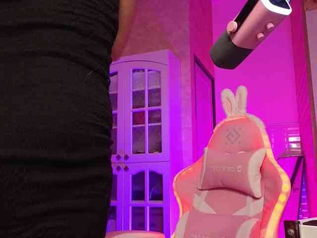 Findom_Lady_Shine webcam