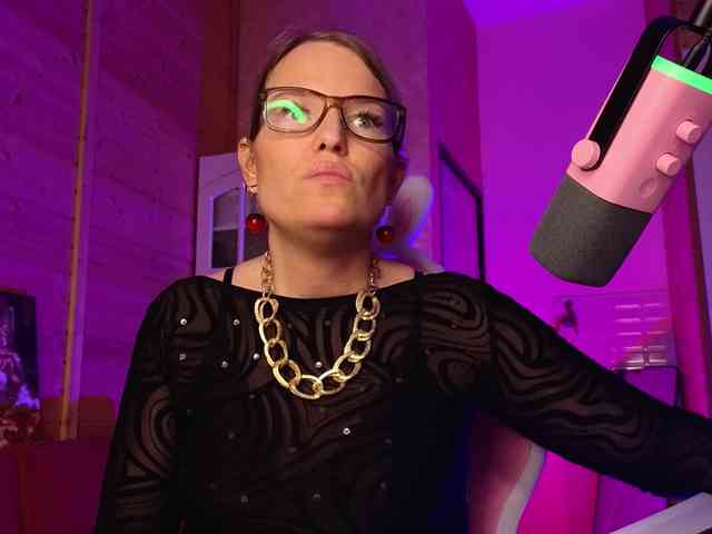 Findom_Lady_Shine webcam