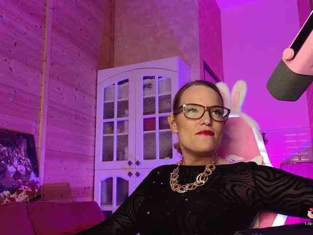 Findom_Lady_Shine webcam