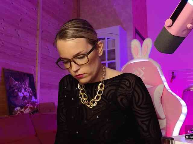 Findom_Lady_Shine webcam