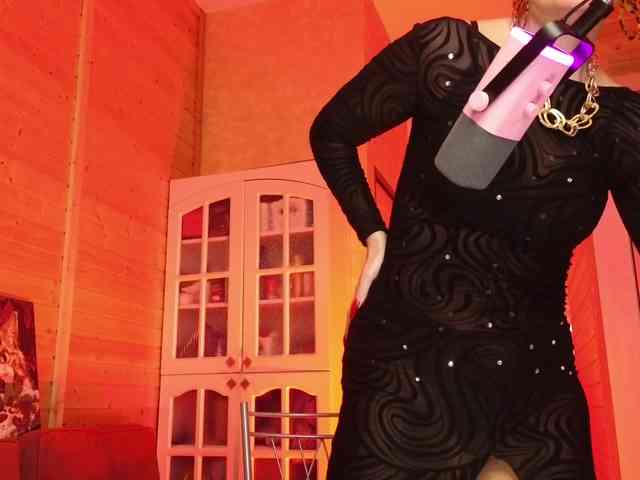 Findom_Lady_Shine webcam