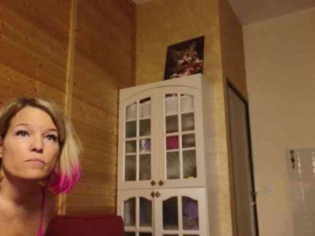 Findom_Lady_Shine webcam