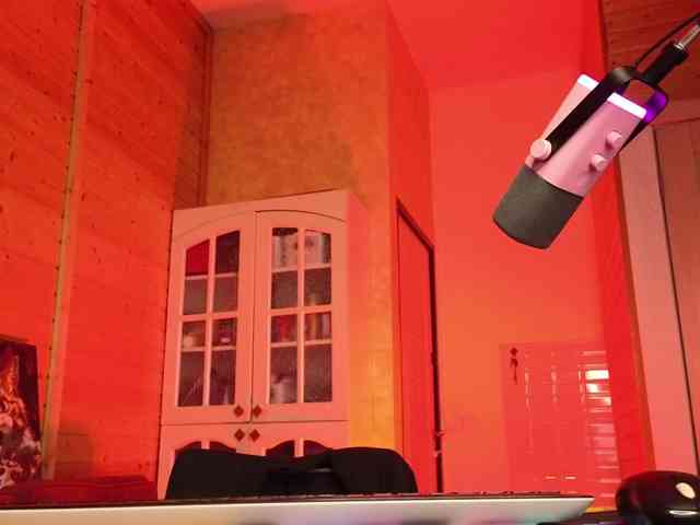 Findom_Lady_Shine webcam