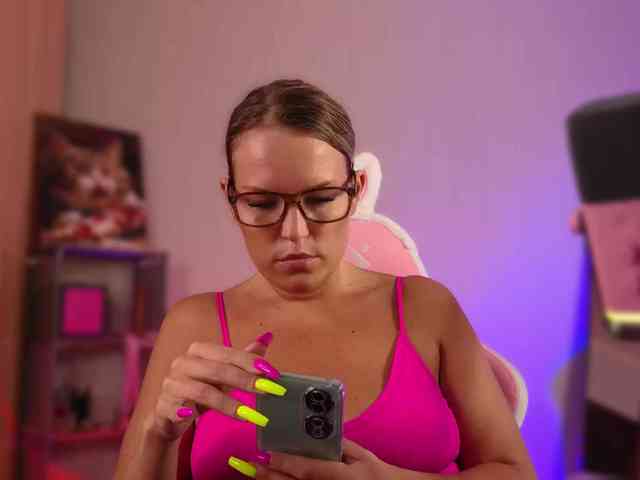 Findom_Lady_Shine webcam