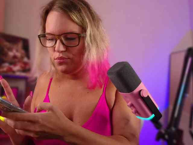 Findom_Lady_Shine webcam
