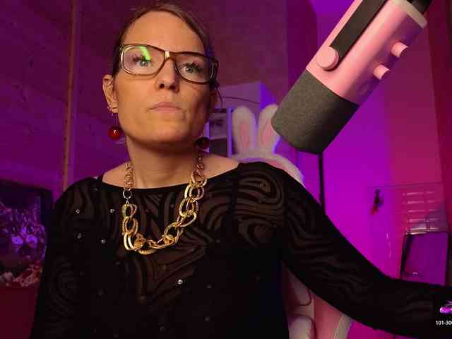 Findom_Lady_Shine webcam