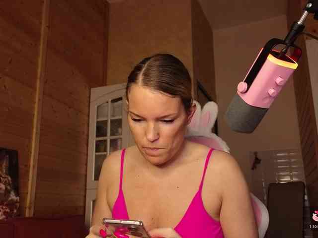 Findom_Lady_Shine webcam