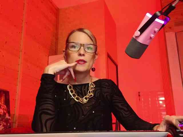 Findom_Lady_Shine webcam