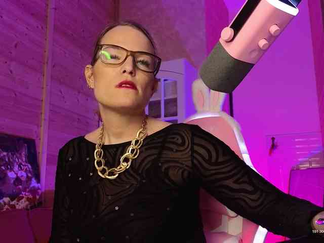 Findom_Lady_Shine webcam