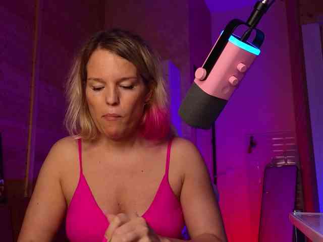 Findom_Lady_Shine webcam