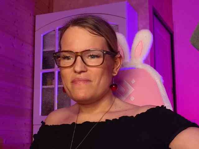 Findom_Lady_Shine webcam