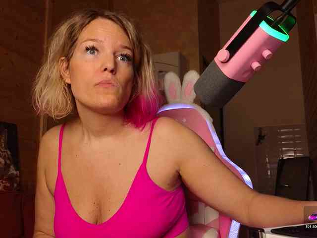 Findom_Lady_Shine webcam