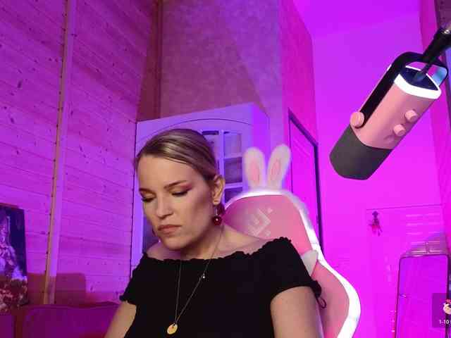 Findom_Lady_Shine webcam
