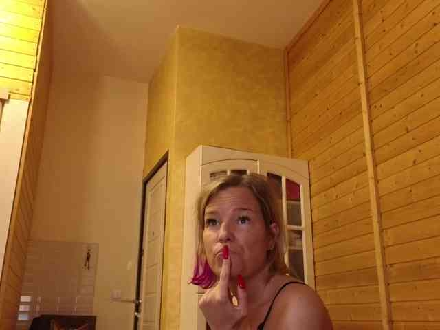 Findom_Lady_Shine webcam