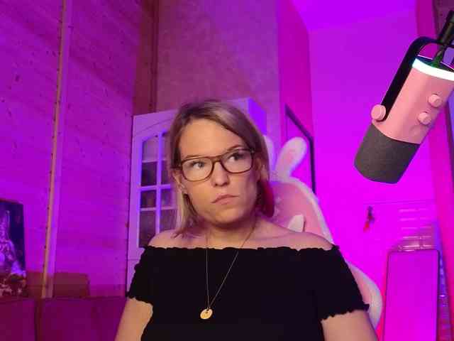 Findom_Lady_Shine webcam