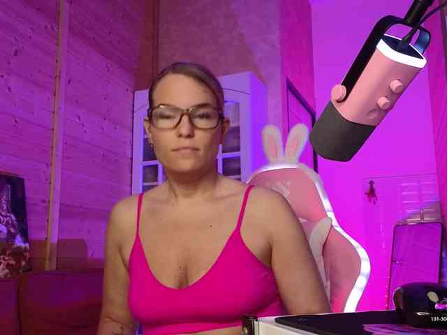 Findom_Lady_Shine webcam