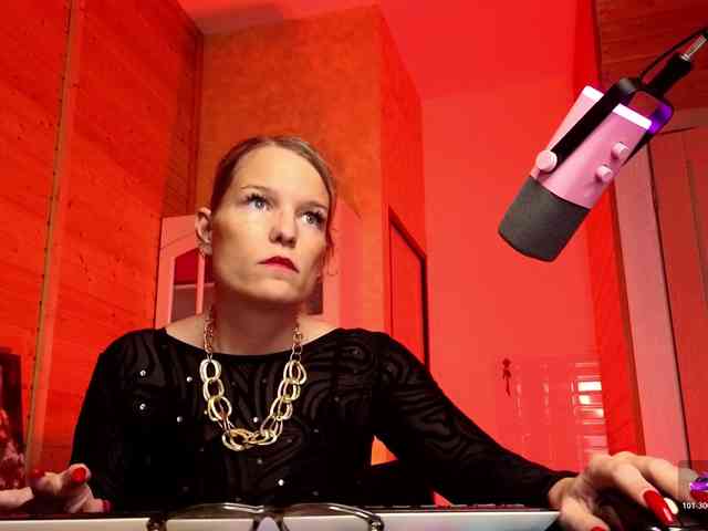 Findom_Lady_Shine webcam