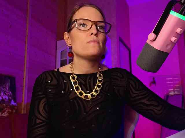 Findom_Lady_Shine webcam