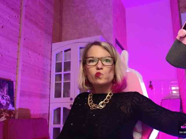 Findom_Lady_Shine webcam