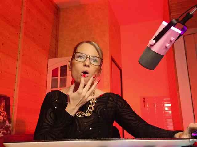 Findom_Lady_Shine webcam