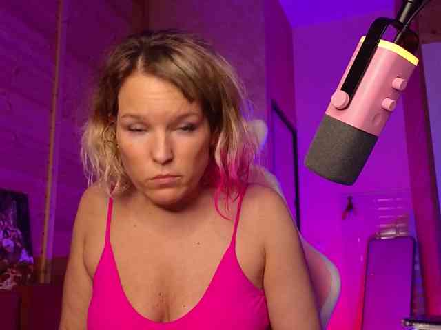 Findom_Lady_Shine webcam