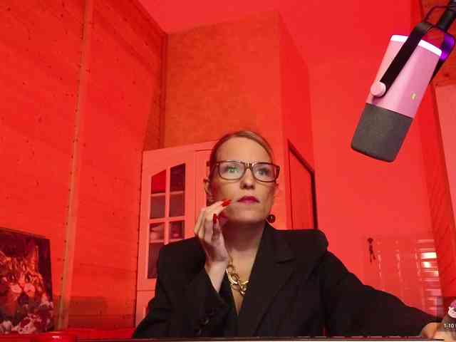 Findom_Lady_Shine webcam