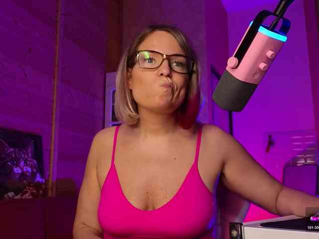 Findom_Lady_Shine webcam