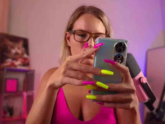 Findom_Lady_Shine webcam