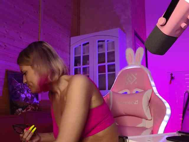 Findom_Lady_Shine webcam