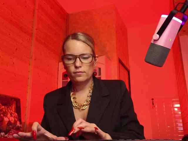 Findom_Lady_Shine webcam