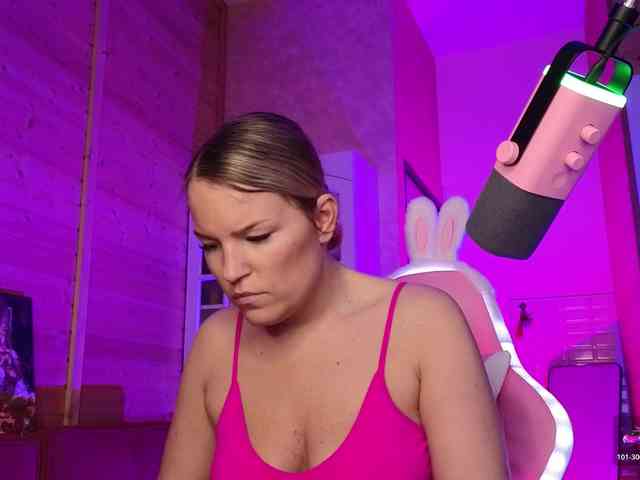 Findom_Lady_Shine webcam