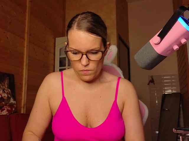 Findom_Lady_Shine webcam