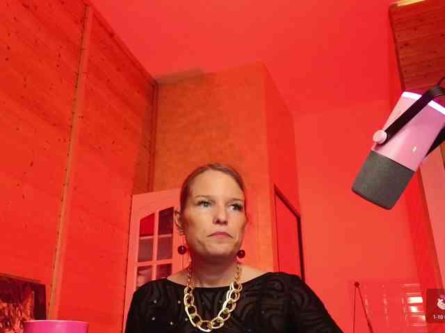 Findom_Lady_Shine webcam