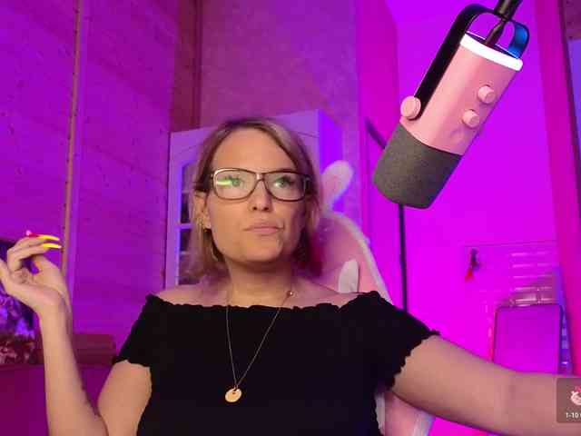 Findom_Lady_Shine webcam