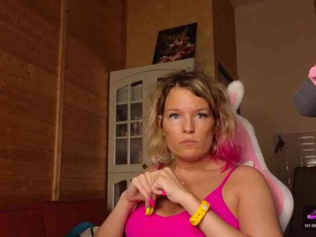Findom_Lady_Shine webcam