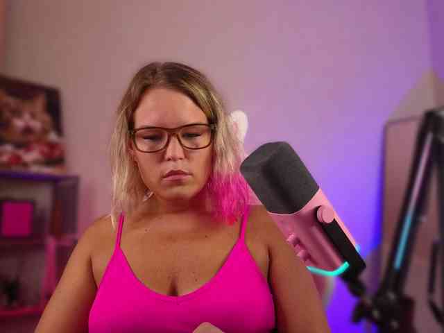 Findom_Lady_Shine webcam