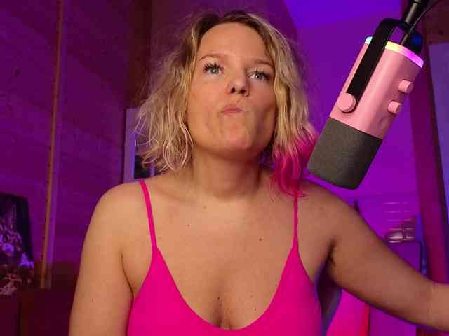 Findom_Lady_Shine webcam