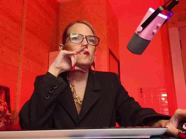 Findom_Lady_Shine webcam