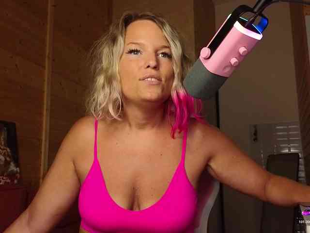 Findom_Lady_Shine webcam