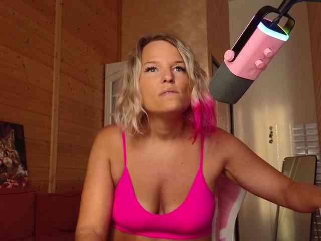 Findom_Lady_Shine webcam