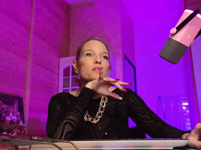 Findom_Lady_Shine webcam