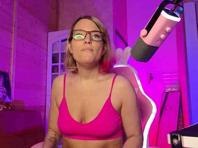 Findom_Lady_Shine webcam