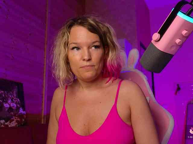 Findom_Lady_Shine webcam