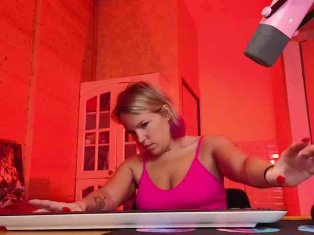 Findom_Lady_Shine webcam